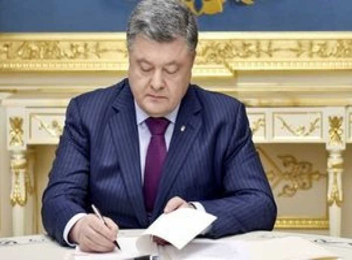 Порошенко отменил закон Савченко