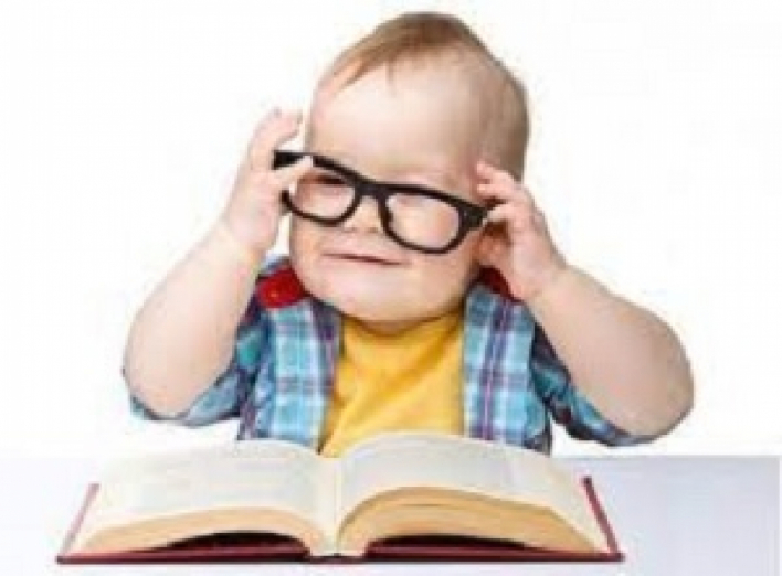 Що загрожує дітям, яких вчать читати рано фото
