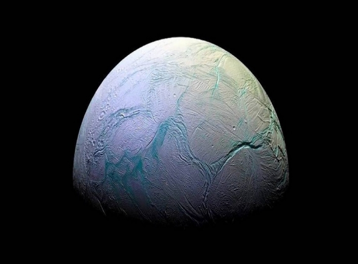Виявили Нову Землю біля планети Сатурн фото