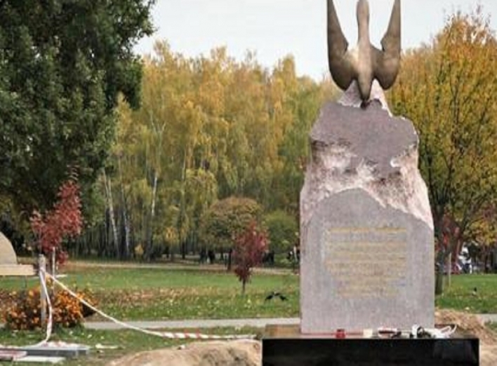 В Чернігові встановлено пам’ятний знак фото