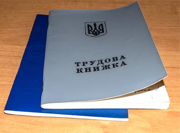 0137_working_book_ukraine.jpg