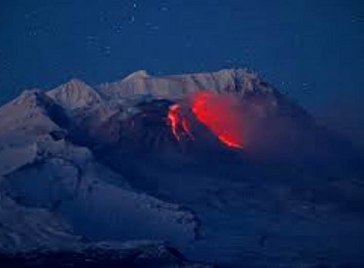 Потужне вивершення вулкану відбулось в росії цієї ночі (фото, відео) фото