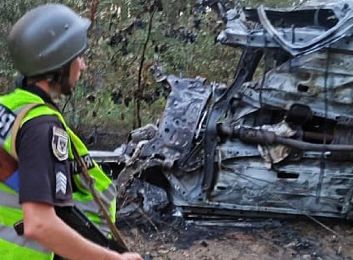 На Чернігівщині, на лісовій дорозі, автомобіль підірвався на міні - постраждало четверо осіб