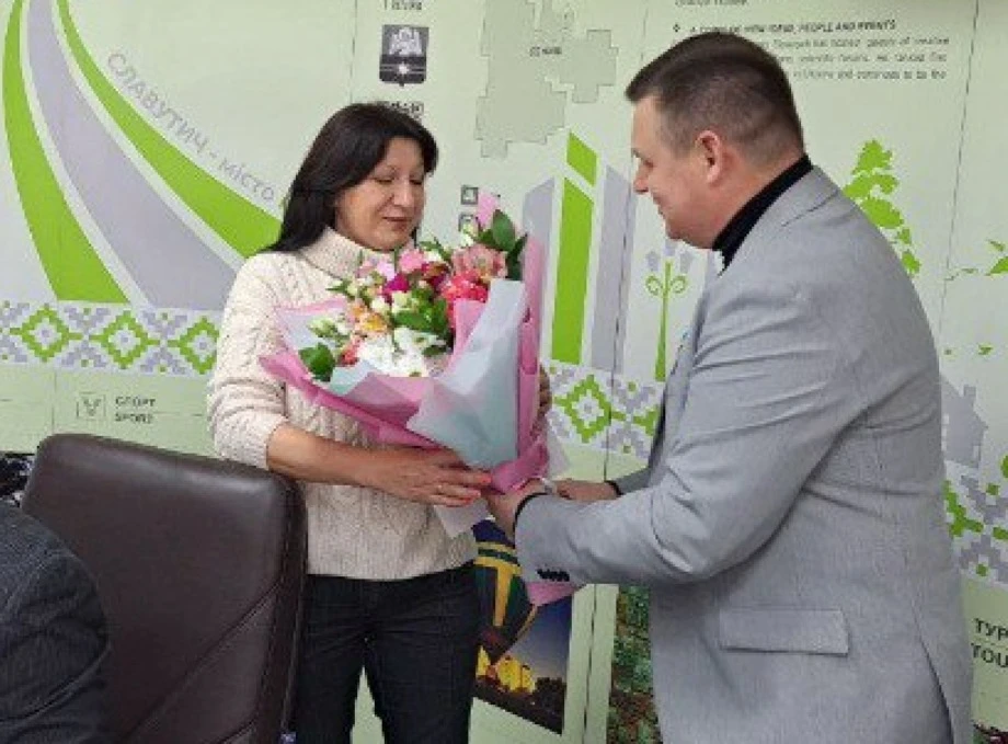Мати з величезним серцем: Славутичанку відзначили почесним званням «Мати-героїня»